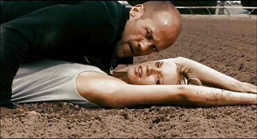 ວິດີໂອການຮ່ວມເພດທາງຮູທະວານຂອງ nympho ຖ່າຍກັບຜູ້ຊາຍແລະ dildo