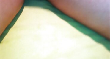 Fucked ລັກແລະ cum ມີລົດຊາດໃນທ້ອງຂອງເດັກຍິງ