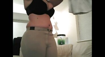 Guy ໃນ girl ສັງເກດເບິ່ງການໄຫຼຂອງຊ່ອງຄອດ fucked