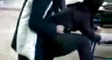 ຢູ່ຕໍ່ຫນ້າເຮືອນຢູ່ເທິງລະບຽງ,ຂ້ອຍໄດ້ດູດ cock ຂອງຜູ້ຊາຍທີ່ແກ່ແລ້ວແລະໄປ fuck