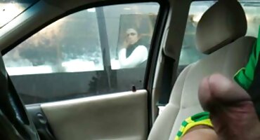 ມີການຮ່ວມເພດຈັບຫນວດກັບແລະ moglie