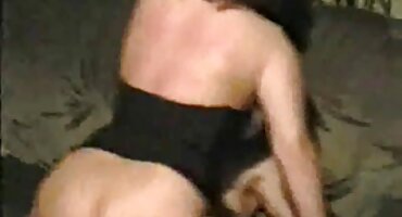 ລີ້ນໃນ asshole ກ່ອນ porn ແຂງທີ່ມີ brunette busty