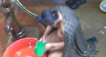 ການ guy ບໍ່ຽກບ້ານກັບແຟນຂອງຕົນເພື່ອຍຸດຕິນິໄສທີ່ບໍ່ດີ