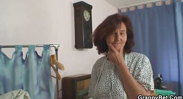 ສາວ Ebony ໃນການຫລໍ່ licks ກົ້ນຂອງຜູ້ຊາຍແລະຂັບເຄື່ອນ cock ໄດ້