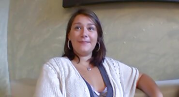 ພັນລະຍາ Lust mogliettina ພົບກັບ hubby ຫຼັງຈາກການເດີນທາງທີ່ຮັກແພງ