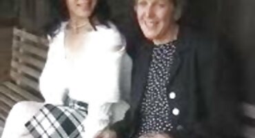 Tits ໃຫຍ່ແລະກົ້ນສັ່ນຈາກ cock ທີ່ຫ້າວຫັນ