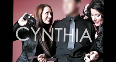 Brunette gorgeous oiled ໂດຍສະນຸກເກີໄດ້ວາງ pussy ຂອງນາງພາຍໃຕ້ cock ມີອໍານາດ