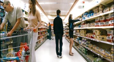 Brunette Skinny ຮັກການຮ່ວມເພດ passionate ກັບ Ebon ທີ່ຂາດສິນທໍາ