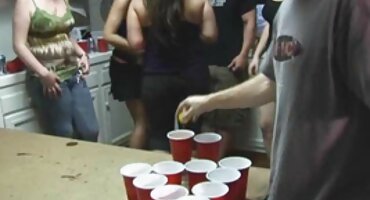 ວິດີໂອ Hentai ກັບຄໍາບັນຍາຍພາສາລັດເຊຍ,ເວີຈິນໄອແລນດຶງຂຶ້ນສາວ Bolt