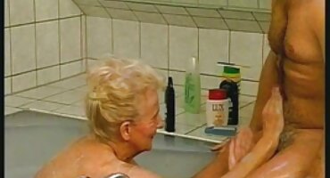 Slut ມີຂາຍາວໃນການຫລໍ່ບໍ່ແມ່ນຄົນແປກຫນ້າກັບ porn ເລີຍ