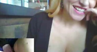 ຫົວນົມ tanned ງາມ filmed ໃນຄອມ