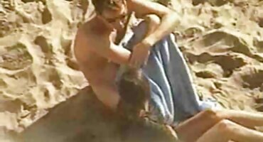 ການນວດ clit ຂອງຜິວເນື້ອສີຂາວກາຍເປັນ fuck ດີ