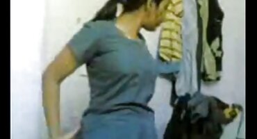 Swingers ຫນຸ່ມມີ fuck interracial ໃນເຮືອນຄົວໄດ້