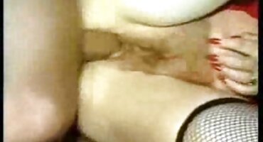 ກົ້ນມີນ້ໍາຂອງເພື່ອນບ້ານປ່ຽນເປັນສີແດງຈາກ Spanking ໃນຂະບວນການຂອງ fucking passionate