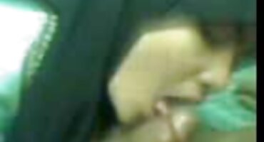 ຄວາມງາມໄດ້ດູດ cock ແລະທັນທີໃຫ້ການສໍາພາດກ່ຽວກັບ Blowjob ໄດ້