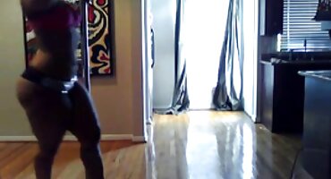 ລາວໄດ້ເອົາຜູ້ຍິງຍີ່ປຸ່ນທີ່ສວຍງາມແລະໃຫ້ນາງນຸ່ງຖ້າຫາກວ່າ se