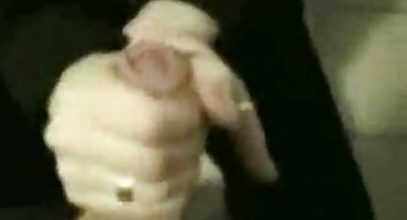 ພັນລະຍາຫນຸ່ມ neat ແລະຜູ້ຊາຍທີ່ມີ licks stranger ຫຼັງຈາກໂກງ