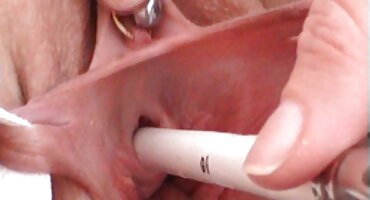 Mick Blue ແລະຫມູ່ຂອງລາວແມ່ນ naughty ອີກເທື່ອຫນຶ່ງ:ພວກເຂົາພິມ bitch horny ສໍາລັບສອງ