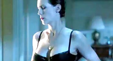 Fitoness ຫນຸ່ມຮັກດູດ cock ສີດໍາໃຫຍ່ຂອງຄູຝຶກສອນ