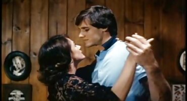 Brunette ແຂກອາຫລັບຖືກປົດປ່ອຍໂດຍຜ່ານ blowjob ງາມ