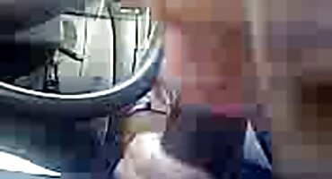 ເດັກຍິງກົ້ນໃຫ້ pussy ກັບເພື່ອນທີ່ແກ່ທີ່ມີ cum ໃນ Pussy