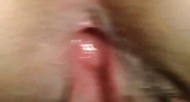 Masseuse ອາຊີທີ່ແຫນ້ນຫນາດູດຢ່າງສົມບູນໃນຕາຕະລາງຂອງລູກຄ້າ