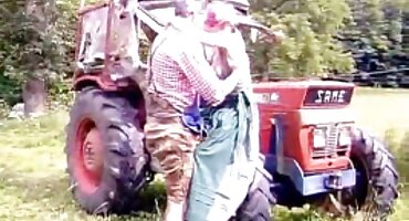 Fucking ແບບ Doggy ປ້າແກ່ໃນ pantyhose ຮູ້ສຶກຫນຸ່ມ