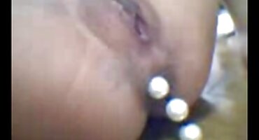 ໃນເວລາຕ້ອນຮັບ,ທ່ານຫມໍ ebony fucked brunette ໃນຫຼັກຊັບໃນກົ້ນ