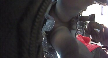 Latina ມີຫົວນົມໃຫຍ່ fucking ກັບລູກປືນເຈາະສຸດ pussy