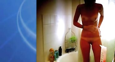 ພັນລະຍາທີ່ແກ້ແຄ້ນປູກດ້ວຍ strapon ໃນ Pussy ໂດຍຄົນຮັກຂອງຜົວ