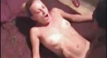 ຜູ້ຊາຍລອກແລະຈັດແຈງ bitch ເຍຍລະມັນຮູທະວານທໍາອິດຂອງນາງກັບຜູ້ຊາຍ