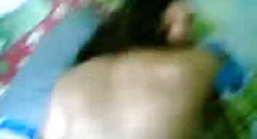 ຄວາມງາມທີ່ມີ tits ຂະຫນາດນ້ອຍ moaning ດັງຈາກການຮ່ວມເພດໃນກົ້ນແຫນ້ນ