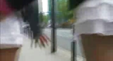 ສຸພາບບຸລຸດສີດໍາທີ່ພະຍາຍາມໃຫ້ fuck ດີກັບເພື່ອນຮ່ວມງານຢູ່ເຮືອນຂອງລາວ