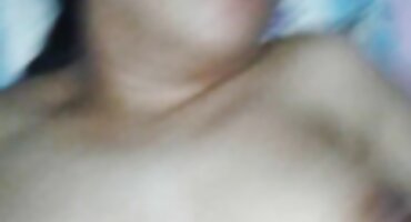 Busty milf ບໍ່ລັງກຽດທີ່ຈະ fucking ກັບເພື່ອນບ້ານ