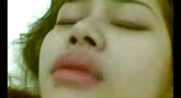 ສາວງາມແບບ doggy ປະຕິບັດພາລະບົດບາດ slut ທີ່ດີທີ່ສຸດຂອງນາງ