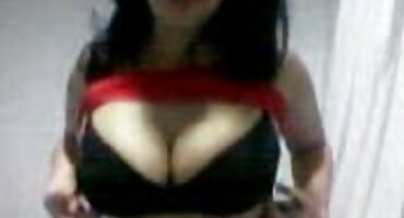 Glamor chick blogger ຮຽນຮູ້ທີ່ຈະປະຕິບັດຄື whores trashy