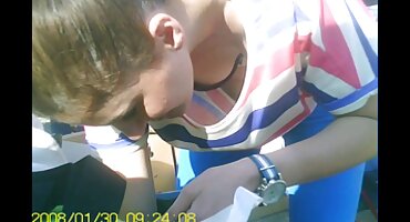 Bella Rose ມີຮູທະວານຂອງນາງ wedged ດັ່ງນັ້ນຜູ້ຊາຍບໍ່ກົ້ນຂອງນາງ 18+