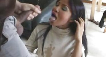 Raunchy ອາຊີ Coed ຕົນເອງຕ້ອງການທີ່ຈະພະຍາຍາມເປັນ cock ຍາວ