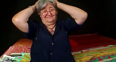 Handjob ງາມແລະ orgasm ຢູ່ເທິງພື້ນ