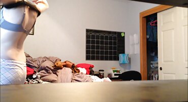 ຮູບເງົາ Porn ສະແດງໃຫ້ເຫັນບ່ອນທີ່ຝູງຊົນຂອງແມ່ຍິງ fucks ຜູ້ຊາຍ