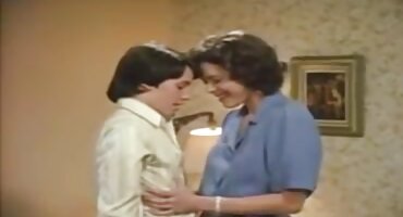 Sniffed panties ເປື້ອນແລະຫຼັງຈາກນັ້ນ blew ແມ່ຮ້ອນຂອງຫມູ່ທີ່ດີທີ່ສຸດຂອງລາວ