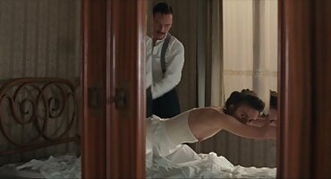 ຜິວເນື້ອສີຂາວທີ່ມີ tits ໃຫຍ່ຮັກການທົດສອບຮູທະວານ