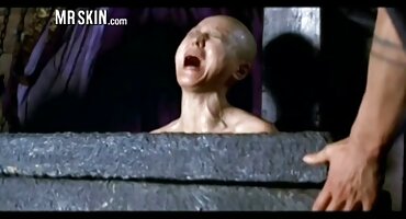 ຜິວເນື້ອສີຂາວທີ່ມີ ebony ມີເພດສໍາພັນ lesbian ໃນກອງປະຊຸມ