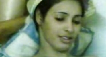 Bitch Chubby fucked ໃນການເຮັດວຽກກັບ dude ປີນຢູ່ເທິງໂຕະ