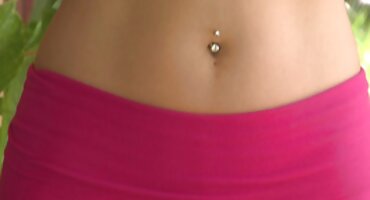 ແມ່ຍິງ Busty Redhead ແຜ່ຂາຂອງນາງກ່ອນ cock ສີດໍາ