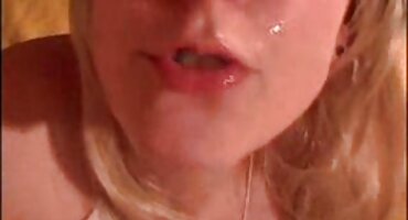 ເຈົ້າຂອງກົ້ນໄດ້ຕະຫຼອດ fucked ເປັນ cock ແຂງ pushes moaning