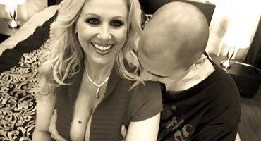 Porn tram ດູດຜູ້ຊາຍແລະໄດ້ຮັບການ fucked ໃນກົ້ນ