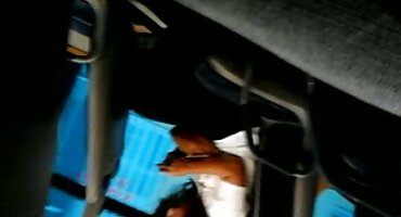 ສະຫມອງ Skinny pissed guy ໃນຂະນະທີ່ແລ່ນສຸດ cock